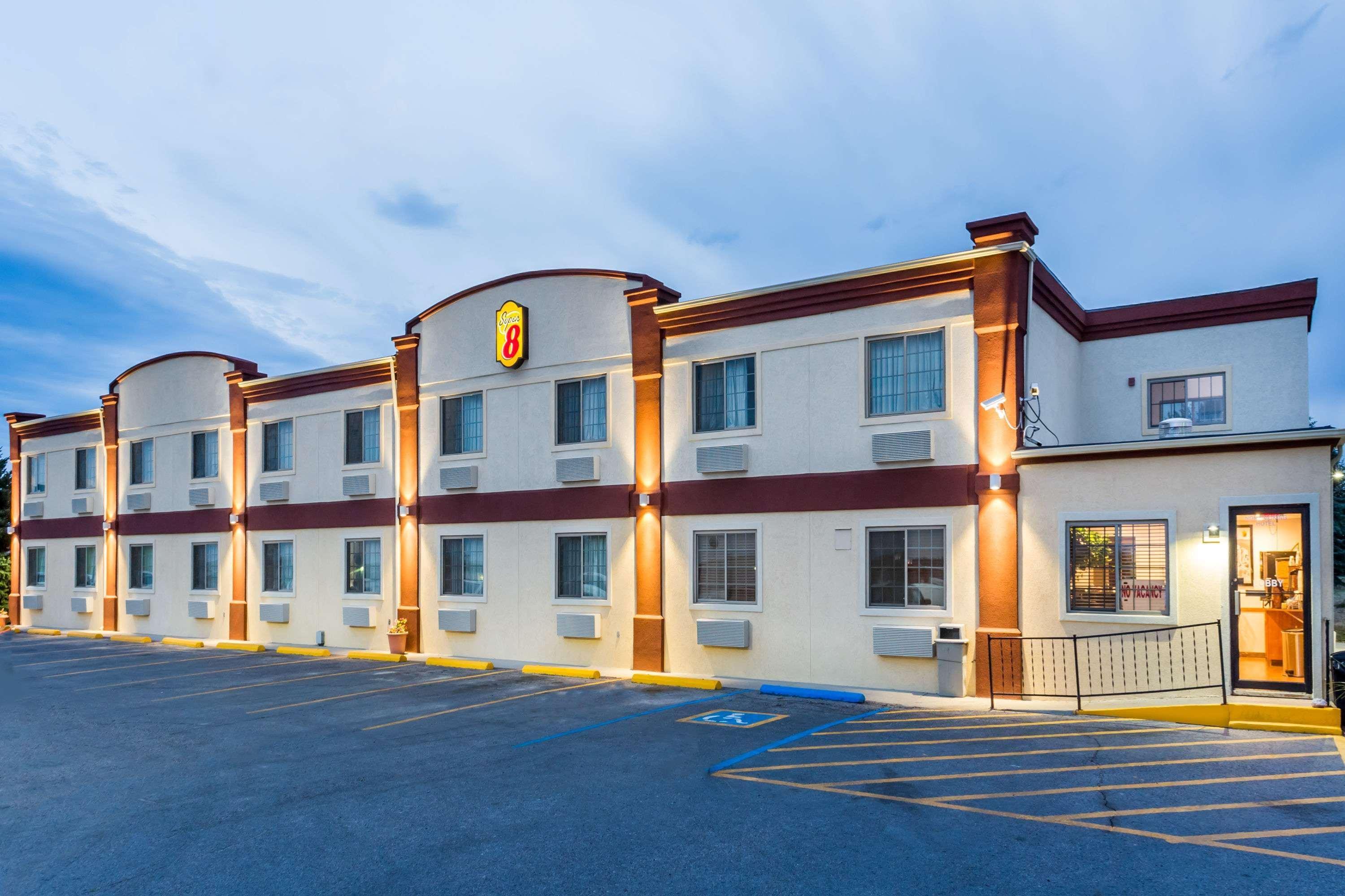 Super 8 By Wyndham Douglas Esterno foto