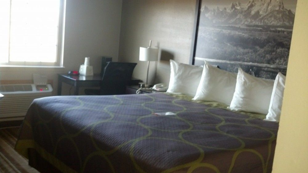 Super 8 By Wyndham Douglas Esterno foto